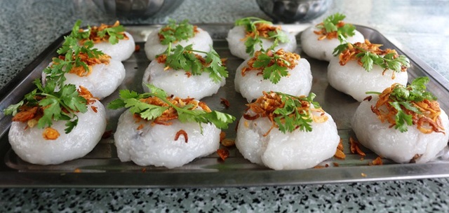 Hàng trăm loại bánh ngon phục vụ du khách trong những ngày lễ - 5 Bánh khoai môn