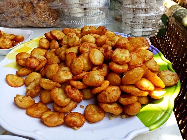 Hàng trăm loại bánh ngon phục vụ du khách trong những ngày lễ - 8 Bánh Nùm bon của người dân tộc khmer