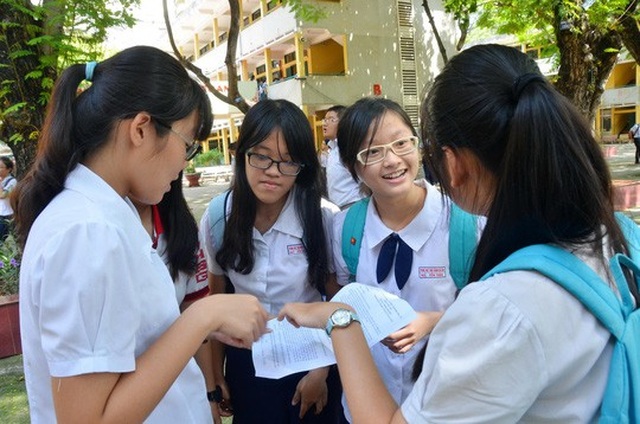 Thi lớp 10: Ồ ạt đăng ký vào trường tốp giữa - 1 Thí sinh dự thi lớp 10 tại TP HCM. (Ảnh: Tấn Thạnh)
