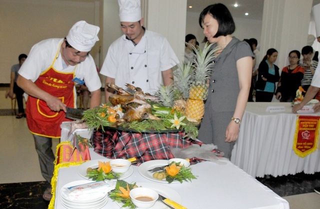 Ninh Bình sôi nổi hội thi nấu ăn giỏi ngành du lịch - 1 Các đầu bếp giỏi đất cố đô Hoa Lư tranh tài tại hội thi nấu ăn ngành du lịch năm 2018.