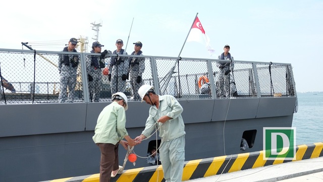 Tàu khu trục có khả năng tàng hình của Hải quân Singapore thăm Đà Nẵng - 2
Tàu khu trục của Hải quân Singaore vừa cập cảng Tiên Sa sáng 26/4