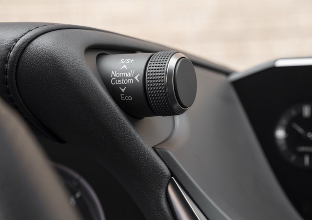 Lexus ES thế hệ mới - Động cơ cũ, sức mạnh mới - 17 Lexus ES thế hệ mới - Động cơ cũ, sức mạnh mới - 17