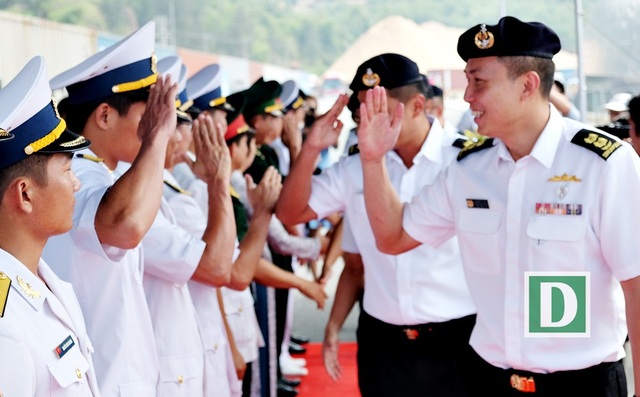 Tàu khu trục có khả năng tàng hình của Hải quân Singapore thăm Đà Nẵng - 6 Hải quân Việt Nam và Singapore sẽ có các buổi luyện tập chung về tìm kiếm cứu nạn trên biển; huấn luyện sử dụng tín hiệu cờ quốc tế, ánh đèn, thông tin vô tuyến.
