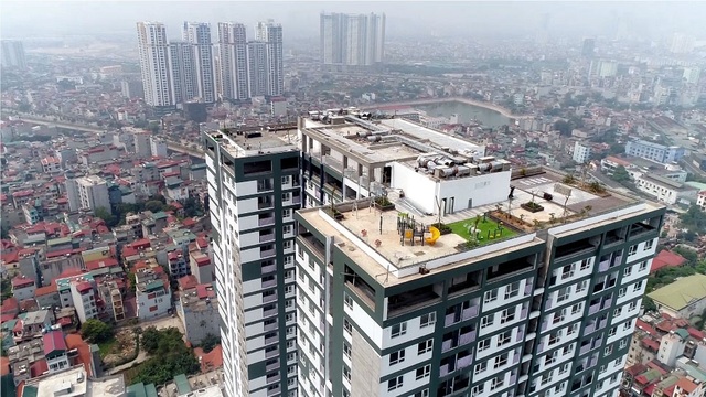 Hàng trăm khách hàng mê mẩn chiêm ngưỡng khu Sky Garden - 2 Hàng trăm khách hàng mê mẩn chiêm ngưỡng khu Sky Garden - 2