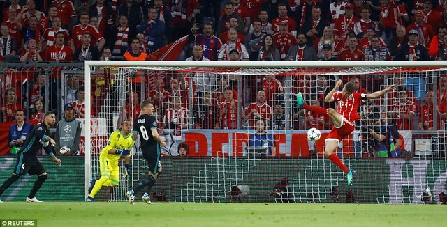Những khoảnh khắc Real Madrid hạ gục Bayern Munich tại Đức - 22
Lewandowski đã có một trận đấu thất vọng khi chơi đầy nhạt nhòa trong cả trận đấu
