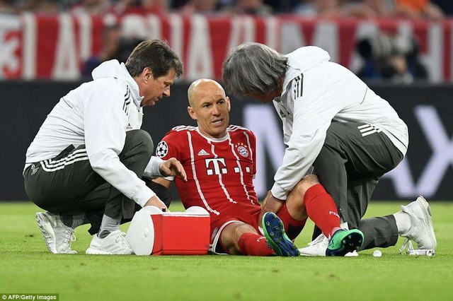 Bayern Munich gặp họa sau trận thua trước Real Madrid - 1 Robben rời sân chỉ sau 5 phút ở trận gặp Real Madrid