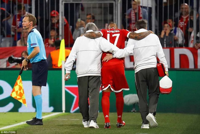 Những khoảnh khắc Real Madrid hạ gục Bayern Munich tại Đức - 16
Chấn thương nặng khiến Boateng phải rời sân ở phút 33