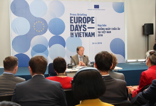 
Đại sứ Bruno Angelet, Trưởng Phái đoàn Liên minh châu Âu tại Việt Nam, tại cuộc họp báo ngày 26/4
