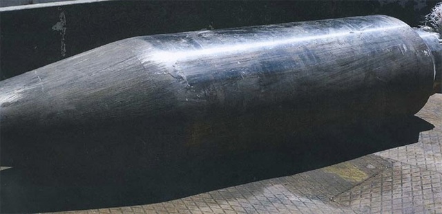 Mỹ lên tiếng việc Nga nắm giữ tên lửa “xịt” của liên quân không kích Syria - 2
Nga trưng bày đầu đạn được cho là của tên lửa Tomahawk. (Ảnh: Bộ Quốc phòng Nga)