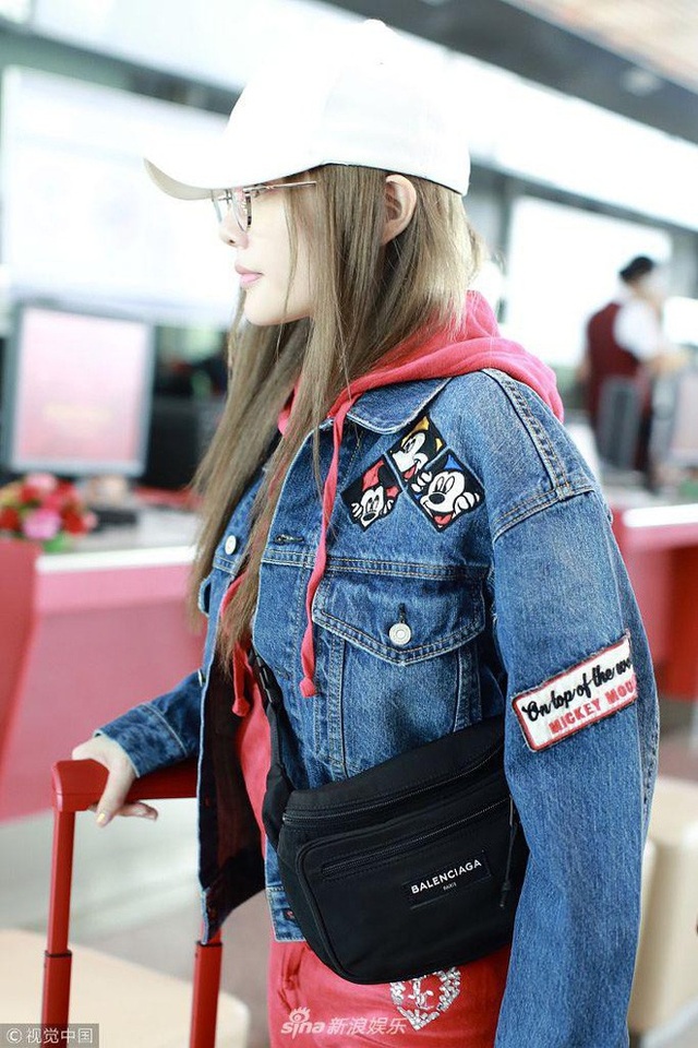 Lý Tiểu Lộ xuất hiện sành điệu giữa tin đồn tái hợp với chồng - 6
Lý Tiểu Lộ từ chối nói về tin đồn ly hôn với Giả Nãi Lượng.