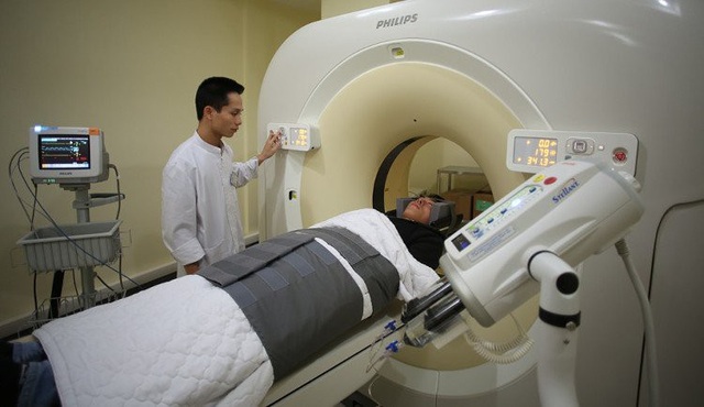 Ung thư phổi - làm thế nào để phát hiện sớm? - 1 Chụp cắt lớp vi tính lồng ngực giúp xác định khối u phổi dù còn rất nhỏ.