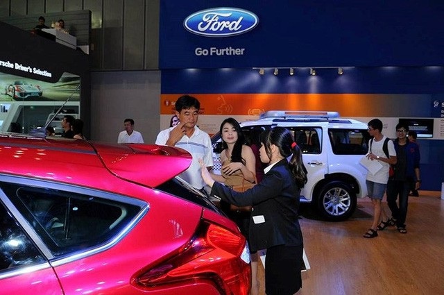 Miễn 2 sắc thuế ô tô: Ai hưởng lợi? - 2
Hiện nay ô tô đang phải đóng thuế, phí khá cao. Ảnh: Quang Huy
