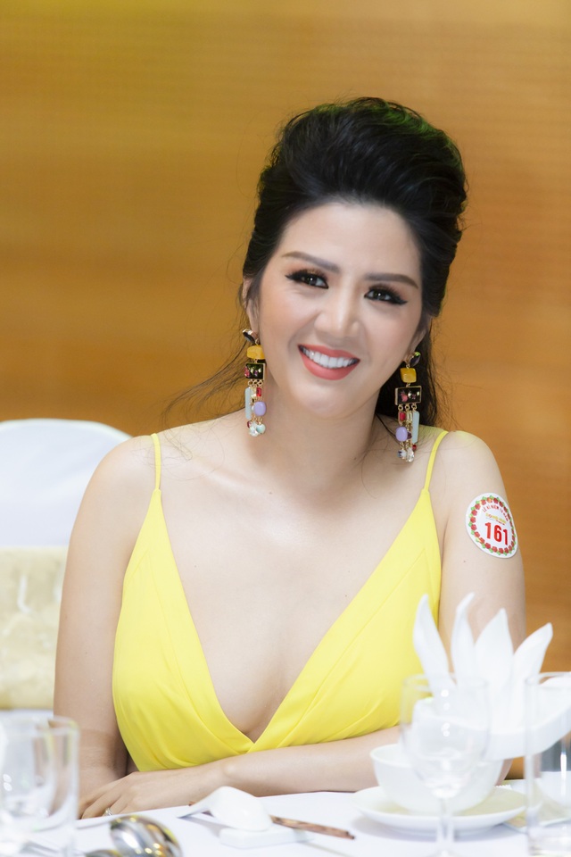 Ca sĩ Đinh Hiền Anh lộng lẫy nhận giải Doanh nhân đa tài - 4 Ca sĩ Đinh Hiền Anh lộng lẫy nhận giải Doanh nhân đa tài - 4