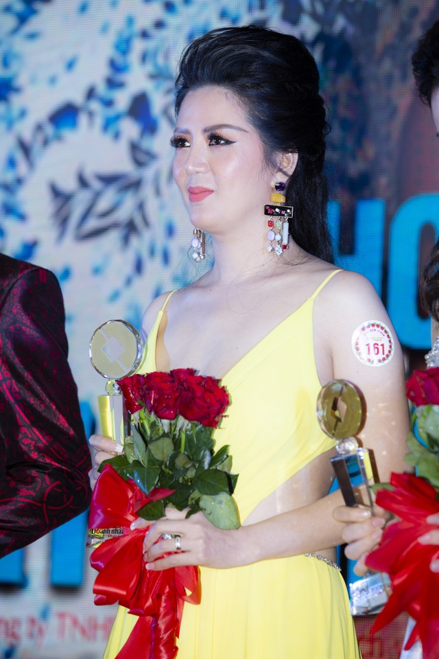 Ca sĩ Đinh Hiền Anh lộng lẫy nhận giải Doanh nhân đa tài - 5 Ca sĩ Đinh Hiền Anh lộng lẫy nhận giải Doanh nhân đa tài - 5