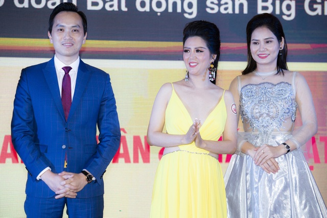 Ca sĩ Đinh Hiền Anh lộng lẫy nhận giải Doanh nhân đa tài - 6 Hình ảnh Đinh Hiền Anh tại sự kiện tối 26/4 tại Hà Nội.