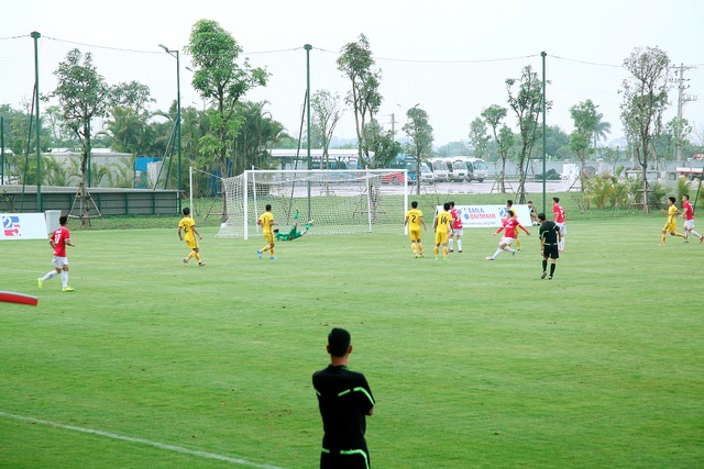 Tân Á Đại Thành ra mắt câu lạc bộ bóng đá Phố Hiến - 2 5-0 là kết quả chung cuộc với màn trình diễn ấn tượng của CLB Phố Hiến trước Nam Định