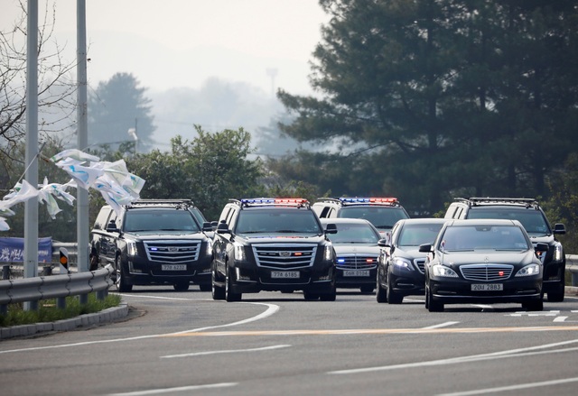 Ông Kim Jong-un: "Tôi muốn viết nên chương mới trong quan hệ liên Triều" - 28
Đoàn xe hộ tống Tổng thống Moon (Ảnh: Reuters)