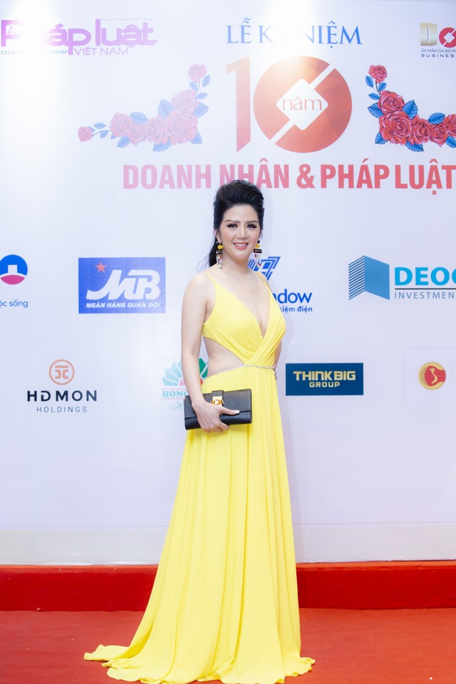 Ca sĩ Đinh Hiền Anh lộng lẫy nhận giải Doanh nhân đa tài - 3 Ca sĩ Đinh Hiền Anh lộng lẫy nhận giải Doanh nhân đa tài - 3