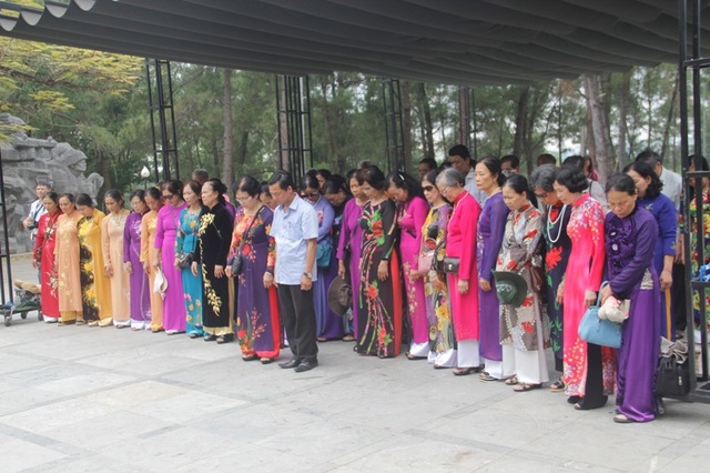 Cựu nhà giáo đi B kể chuyện đào hầm, dựng lán dạy học - 3 Phút mặc niệm tưởng nhớ công ơn các anh hùng, liệt sĩ
