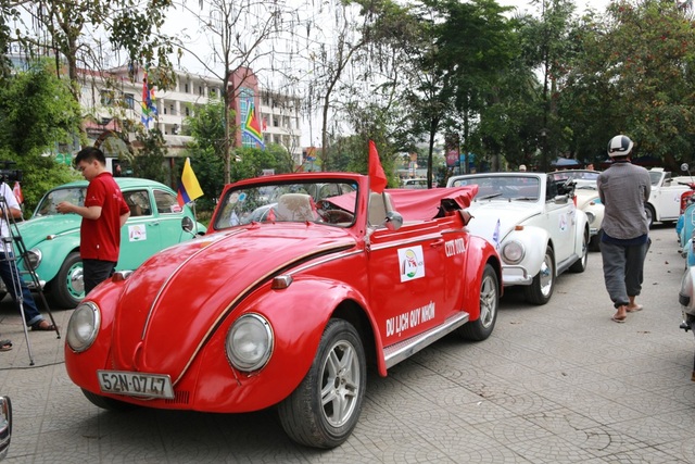 Độc đáo màn diễu hành xe cổ Volkswagen tại Cố đô Huế - 2 Độc đáo màn diễu hành xe cổ Volkswagen tại Cố đô Huế - 2