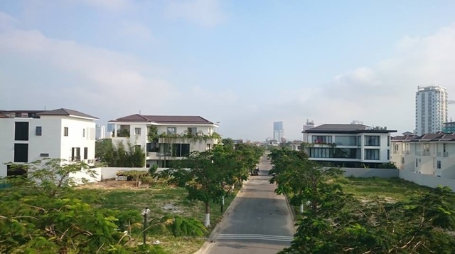 Vụ nhà của Giám đốc Công an Đà Nẵng: "Mới giải trình, chưa điều tra" - 1
Trước đó một tài khoản Facebook đưa tin Đại tá Lê Văn Tam - Giám đốc Công an TP Đà Nẵng - có biệt thự trị giá 100 tỷ ở khu Euro Village, do Vũ nhôm tặng.