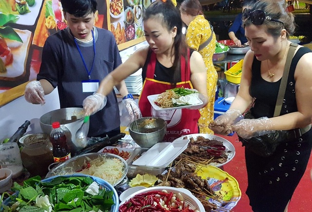 Liên hoan ẩm thực quốc tế Huế hút hàng ngàn du khách vào thưởng thức - 8 Đồ ăn Thái Lan