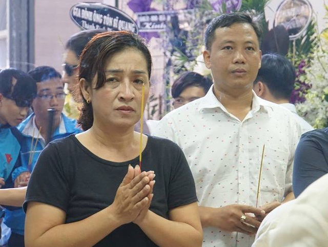 Tiễn biệt "hoa mặt trời" của người khiếm thị - 4 Lễ viếng chị Nguyễn Hướng Dương, người thành lập thư viện sách nói đầu tiên dành cho người mù