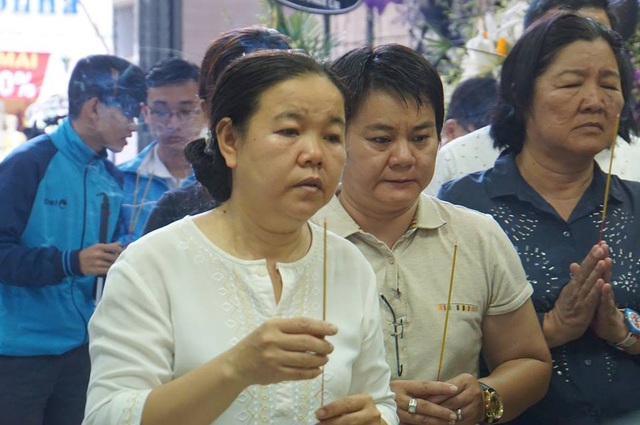 Tiễn biệt "hoa mặt trời" của người khiếm thị - 3 Tiễn biệt "hoa mặt trời" của người khiếm thị - 3