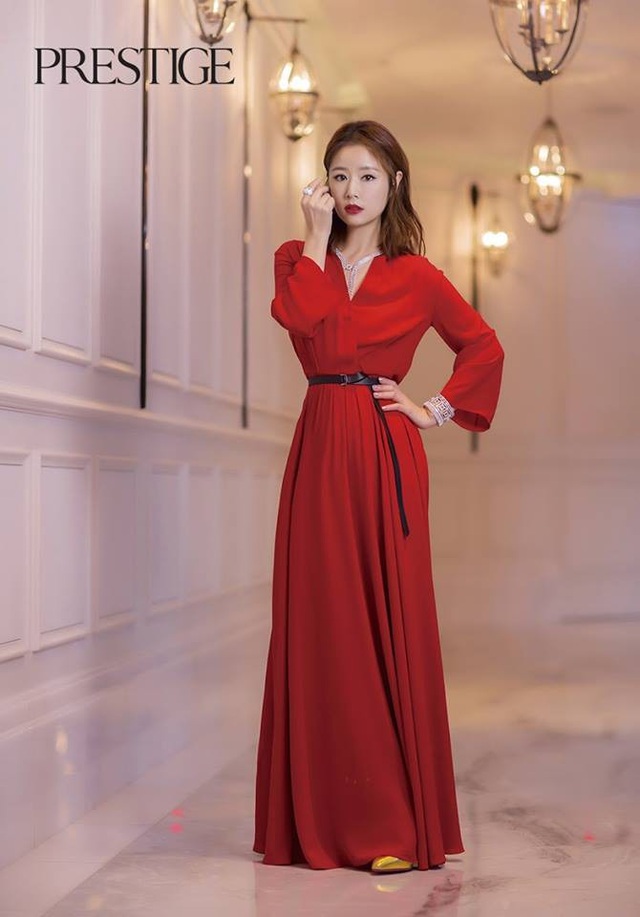 Lâm Tâm Như trẻ trung, rạng ngời với gam màu trắng - 9
“Tuổi tác không quan trọng. Người đàn ông chín chắn hay không đâu dựa vào tuổi tác, quan trọng là suy nghĩ của người đó”, Lâm Tâm Như nói về chồng mình.