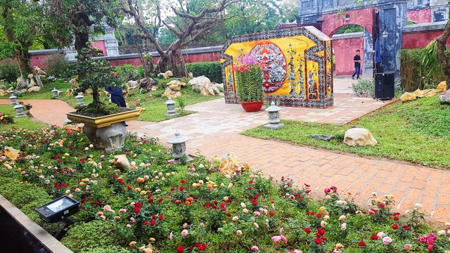 Hơn 1.000 cây kiểng, phong lan tỏa hương sắc tại Hoàng cung Huế - 16 Một góc đẹp của vườn ngự uyển Thiệu Phương