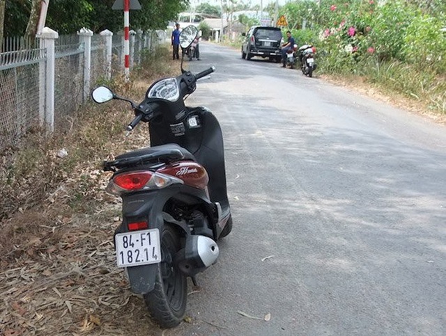 Lời khai của nghi phạm chột mắt đâm nữ tiểu thương 14 nhát dao - 4
Sợ bị công an phát hiện, Hưng bỏ lại chiếc SH của nạn nhân bên đường, cách hiện trường vụ án khoảng 60km. Ảnh: C.A