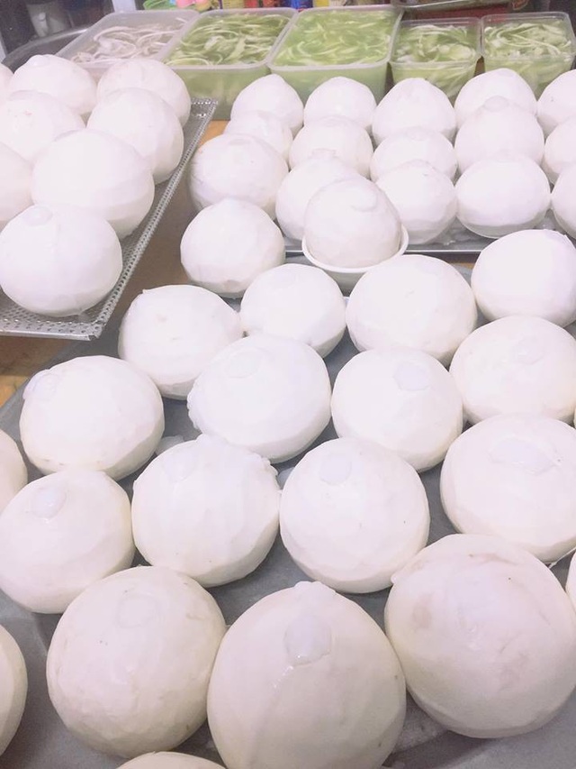 Đầu hè bán chè online, mẹ bỉm sữa thu vài triệu đồng/ngày - 3 Dù bán online nhưng lượng hàng mỗi ngày lên đến cả tạ, có hôm còn cháy hàng. (Ảnh: Hồng Vân)