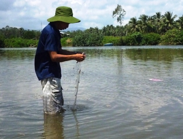 Không tiền mổ tim, người phụ nữ nghèo về nhà chờ… chết - 3 Anh Thẩm, chồng chị Căn thì lại bị tai nạn lao động nên giờ cũng không làm được việc nặng khiến gia đình càng thêm khó khăn.