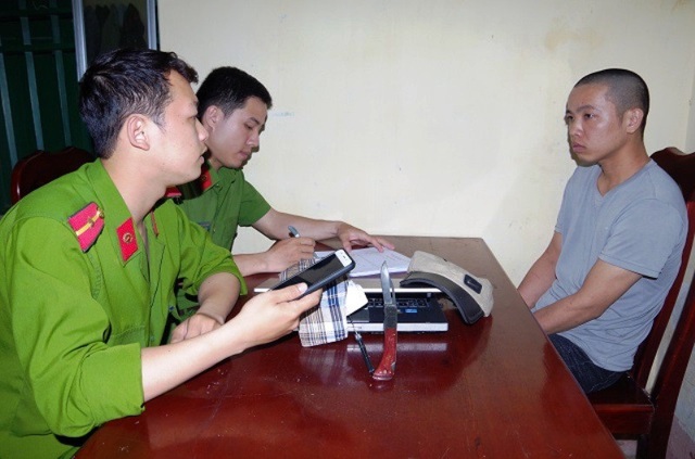 Đột nhập vào chùa, khống chế sư trụ trì cướp tài sản - 1 Đối tượng Trần Tuấn Anh tại cơ quan Công an (ảnh: Công an Hà Nam)