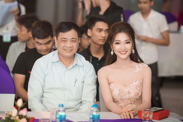 Người đẹp Ngọc Nữ duyên dáng làm giám khảo cuộc thi nhan sắc - 7 Thời gian này, Ngọc Nữ vẫn tất bật với công việc người mẫu ảnh cho các thương hiệu thời trang. Bên cạnh đó, người đẹp 9x cũng bắt đầu lấn sân sang lĩnh vực MC thể thao khi hợp tác với Đỗ Kim Phúc - anh chàng nổi tiếng trong môn bóng đá nghệ thuật làm các series giao lưu, thử thách cùng cầu thủ ra mắt trên youtube hàng tuần.