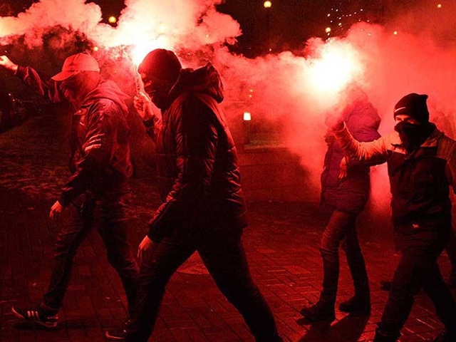 
Một cuộc diễu hành ở Kiev kỷ niệm ngày bắt đầu biểu tình ủng hộ Liên minh châu Âu ở Ukraine năm 2013, còn gọi là Euromaidan.
