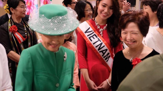 Cô gái Việt tài sắc nổi bật tại Hội chợ từ thiện phụ nữ Châu Á Thái Bình Dương - 4 Quỳnh Anh bộc lộ khả năng lãnh đạo, cô giành giải thưởng Nhà lãnh đạo trẻ xuất sắc tại trường Đại học Tokyo năm 2017.
