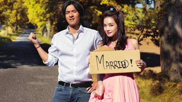 Thư Kỳ chúc mừng "tình cũ" Lê Minh lên chức bố ở tuổi 52 - 10
Thư Kỳ và ông xã Phùng Đức Luân đang có cuộc sống hôn nhân viên mãn.
