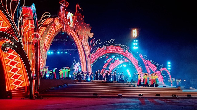 Rực rỡ sắc màu lễ Khai mạc “Năm Du lịch quốc gia 2018 - Hạ Long, Quảng Ninh” - 7 Rực rỡ sắc màu lễ Khai mạc “Năm Du lịch quốc gia 2018 - Hạ Long, Quảng Ninh” - 7