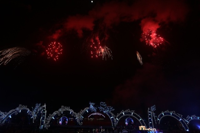 Hạ Long “bùng nổ” với bữa tiệc âm nhạc đêm Carnaval 2018 - 9 Hạ Long “bùng nổ” với bữa tiệc âm nhạc đêm Carnaval 2018 - 9