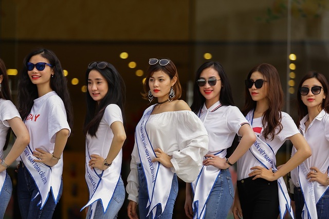 Nhan sắc Top 70 Hoa hậu biển hai miền lộ diện trước đêm Bán kết - 2 Đặc biệt, nhiều gương mặt gây ấn tượng với thần thái tự tin, vẻ ngoài xinh đẹp và cuốn hút dù ăn mặc giản dị.