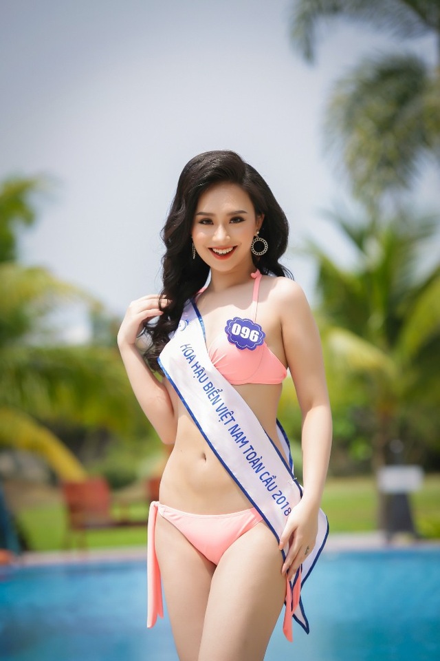 Top 70 cực kỳ nóng bỏng trong trang phục bikini - 12 Trần Vũ Hương Trà