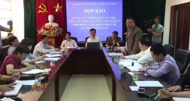 137 cán bộ y tế Lai Châu bỗng dưng bị chấm dứt hợp đồng - 1 Lai Châu họp báo trả lời thông tin 137 cán bộ ngành y tế bỗng dưng bị chấm dứt hợp đồng lao động. Ảnh: Thu Đoàn.