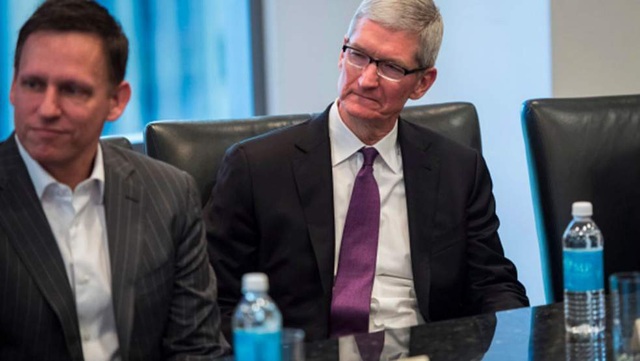 Cuộc chiến "bằng mặt nhưng không bằng lòng" giữa Tim Cook và Mark Zuckerberg - 3 Facebook và Apple sở hữu sản phẩm khác nhau, có cách thức thương mại khác nhau, nhưng lại có chung một vấn đề đó là dữ liệu người dùng.