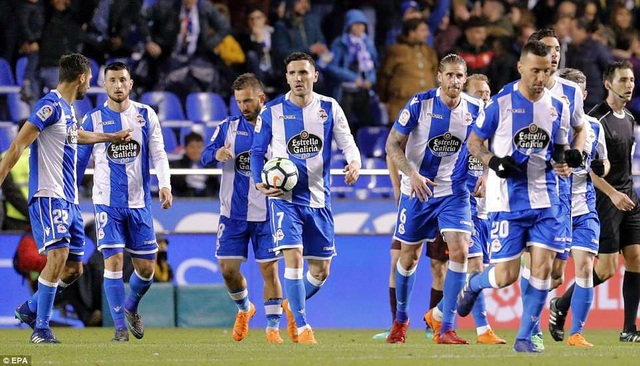 Messi lập hattrick, Barcelona lên ngôi vô địch La Liga - 3
Deportivo chơi đầy nỗ lực, nhưng không tránh được kết cục xuống hạng