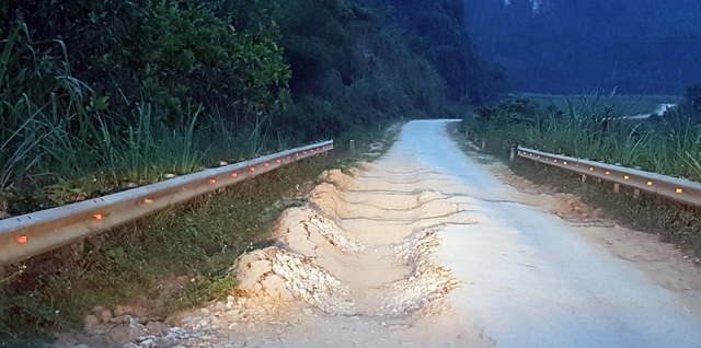 Đường 52 tỷ đồng sau nhiều năm xây dựng chưa nghiệm thu đã nát? - 3 Đường 52 tỷ đồng sau nhiều năm xây dựng chưa nghiệm thu đã nát? - 3
