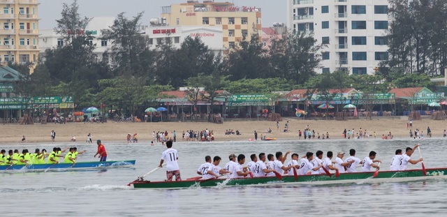 Sôi động giải đua thuyền trên biển Cửa Lò - 6 Sôi động giải đua thuyền trên biển Cửa Lò - 6