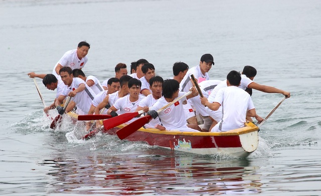 Sôi động giải đua thuyền trên biển Cửa Lò - 7 Sôi động giải đua thuyền trên biển Cửa Lò - 7
