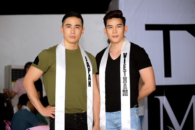 Minh Trung dẫn đầu bình chọn trước chung kết Mr International 2018 - 2 Minh Trung cùng các thí sinh tham gia cuộc thi.