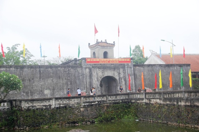 Thành cổ Quảng Trị - Dấu tích còn mãi với thời gian! - 1 Thành Cổ Quảng Trị được biết đến không chỉ là công trình thành lũy quân sự dưới thời Nguyễn (1802 - 1945), một công trình kiến trúc, văn hóa của đất nước mà còn là một Di tích cấp Quốc gia đặc biệt